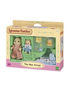 Sylvanian Families - Le Village - Le Nouveau Venu - 4333 - Figrunies Prêt à Jouer - Mini Poupées